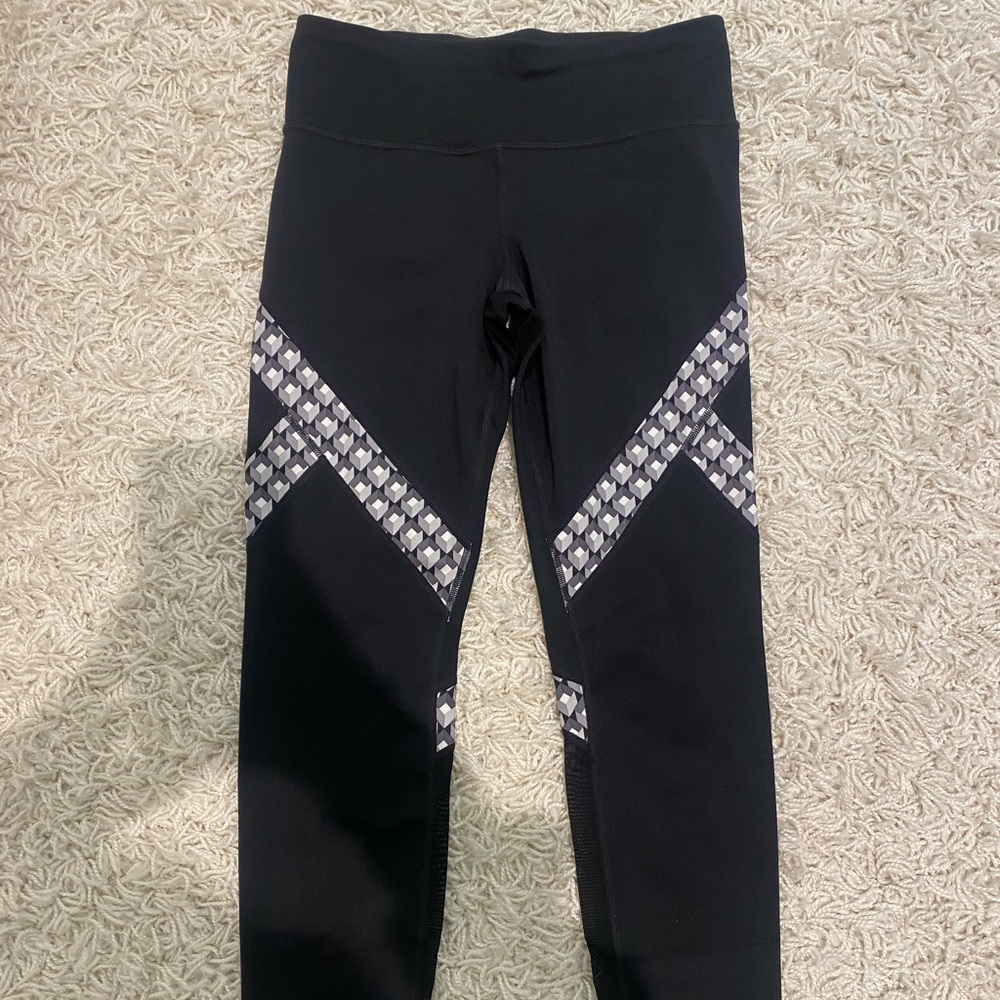 GAP FIT 7/8 LEGGINGS WITH CUTE DESIGN